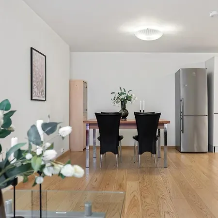 Vaulen Apartment, Private Entrance And Parking アパート スタヴァンゲル