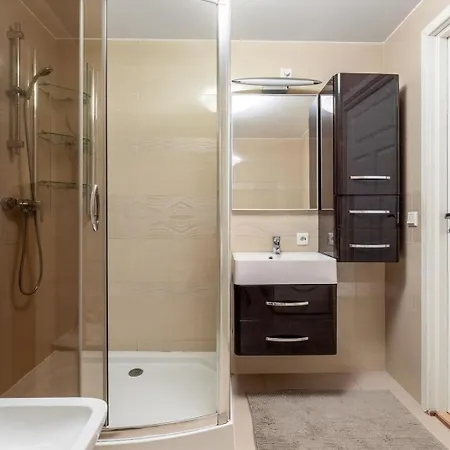 Vaulen Apartment, Private Entrance And Parking