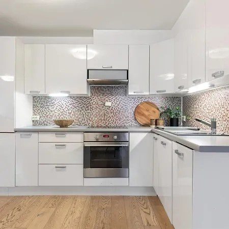 Vaulen Apartment, Private Entrance And Parking