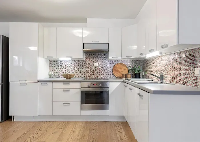 Vaulen Apartment, Private Entrance And Parking